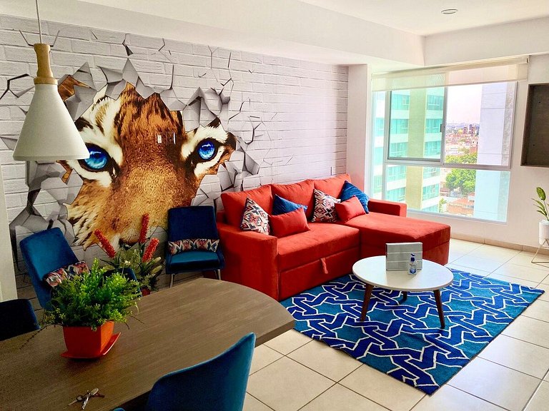 Unique 2 Bedroom, Pool and Fitness Center Design