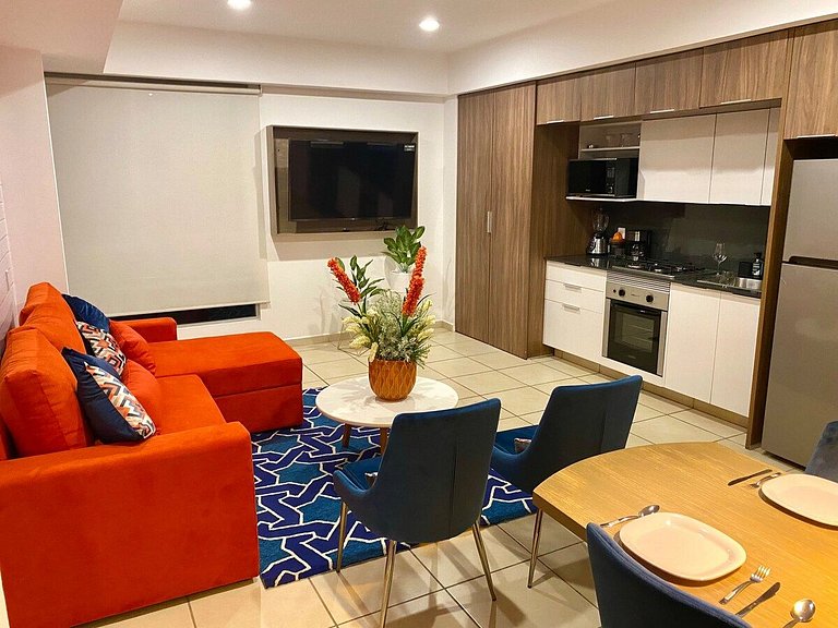 Unique 2 Bedroom, Pool and Fitness Center Design