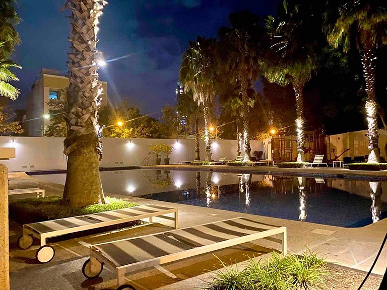 Unique 2 Bedroom, Pool and Fitness Center Design