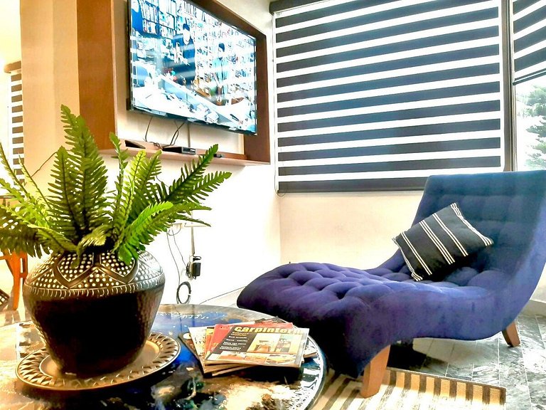 LARGE PH, FULL FLOOR 100% REFURBISHED EXPO AREA
