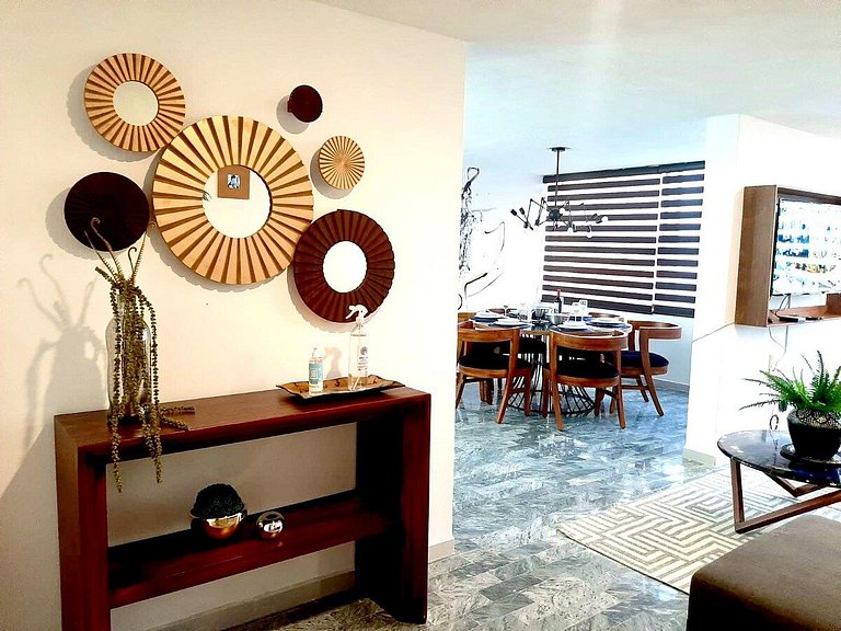 LARGE PH, FULL FLOOR 100% REFURBISHED EXPO AREA