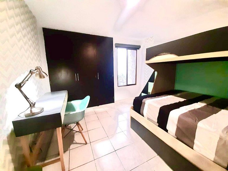 LARGE PH, FULL FLOOR 100% REFURBISHED EXPO AREA
