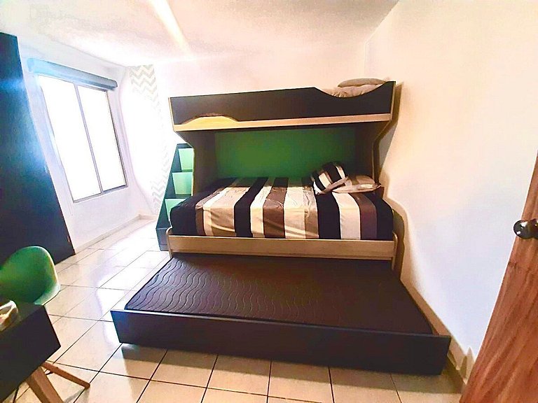 LARGE PH, FULL FLOOR 100% REFURBISHED EXPO AREA