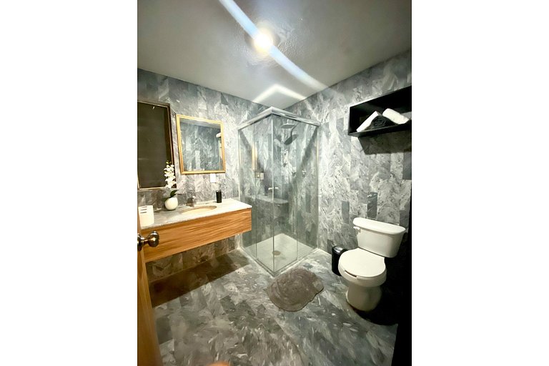 LARGE PH, FULL FLOOR 100% REFURBISHED EXPO AREA